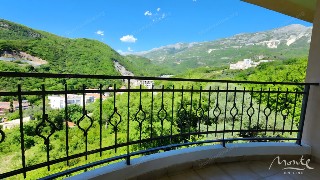 Luksuzni trosobni stan 300 metara od mora u Bečićima 21