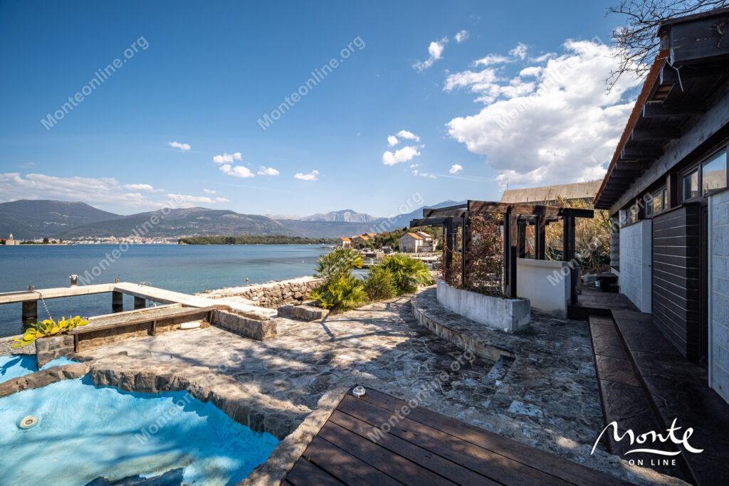 roskoshnaya villa na pervoj linii morya v krashichi tivat 02