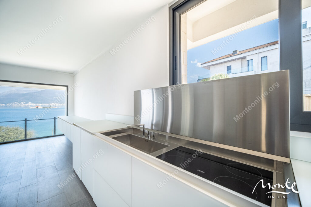 roskoshnaya villa na pervoj linii morya v krashichi tivat 08