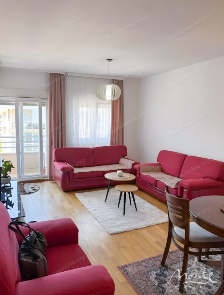 svetlaya kvartira s 1 spalnej v czentre podgoriczy rajon city kvart 02