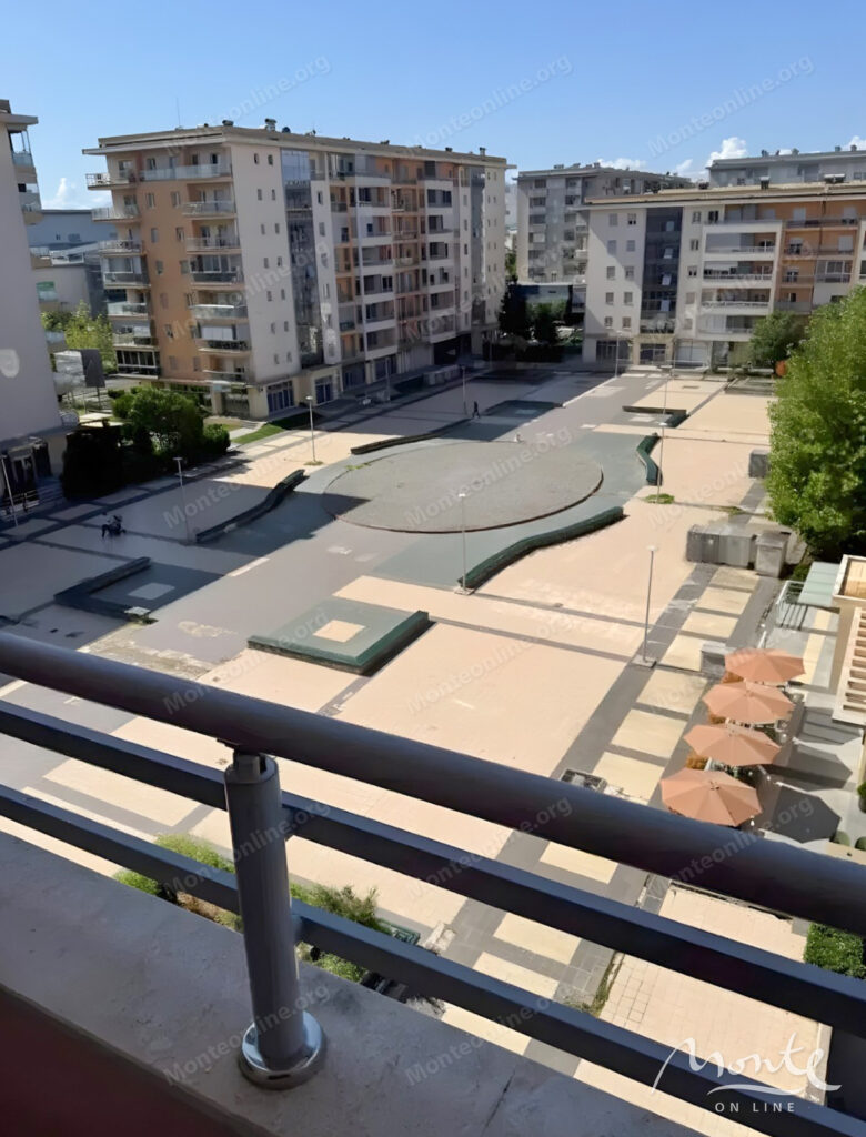 svetlaya kvartira s 1 spalnej v czentre podgoriczy rajon city kvart 06