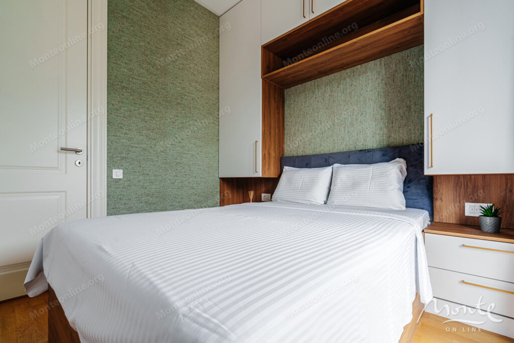 svetlaya kvartira s 2 spalnyami v komplekse skyline resort bechichi 09