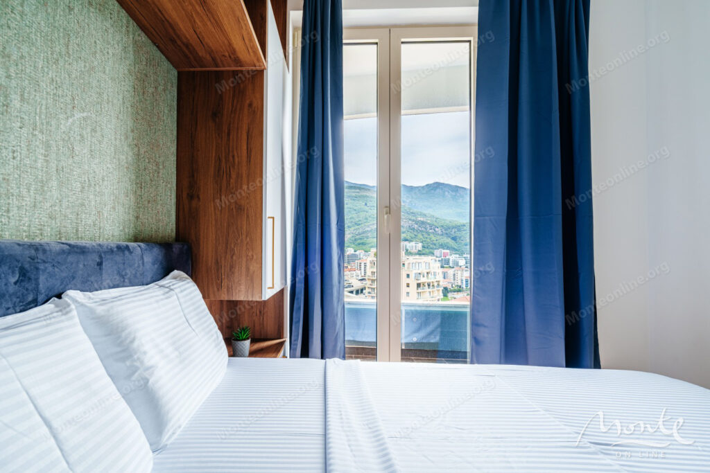 svetlaya kvartira s 2 spalnyami v komplekse skyline resort bechichi 10