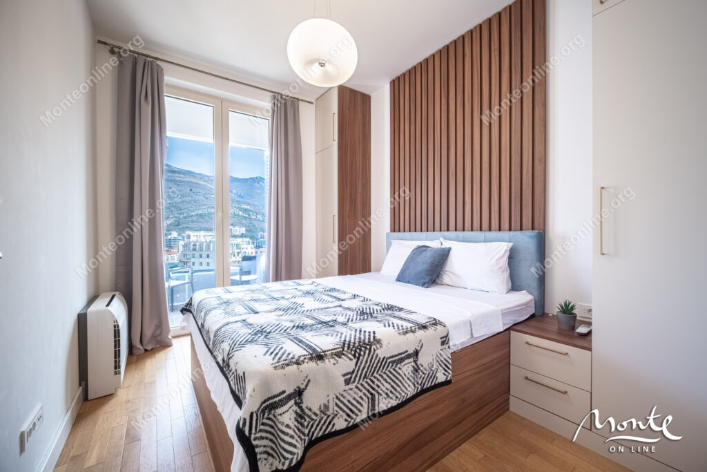 svetlaya kvartira s 2 spalnyami v komplekse skyline resort bechichi 13