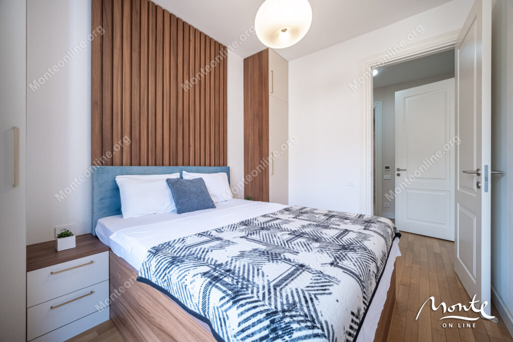 svetlaya kvartira s 2 spalnyami v komplekse skyline resort bechichi 14