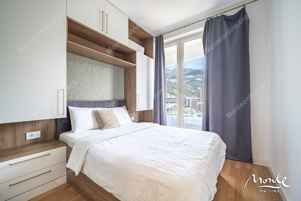 svetlaya kvartira s 2 spalnyami v komplekse skyline resort bechichi 20