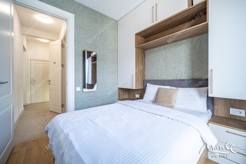 svetlaya kvartira s 2 spalnyami v komplekse skyline resort bechichi 21