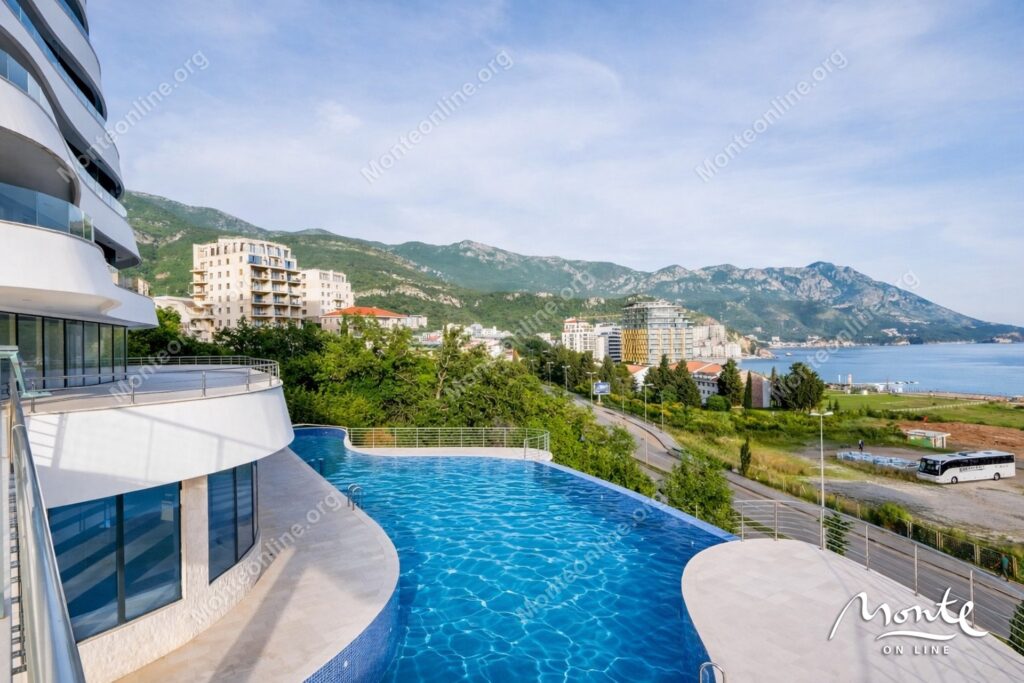 svetlaya kvartira s 2 spalnyami v komplekse skyline resort bechichi 33