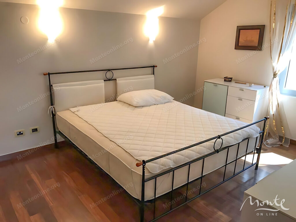 trehetazhnaya villa na 1 linii morya s gostevym domikom 07