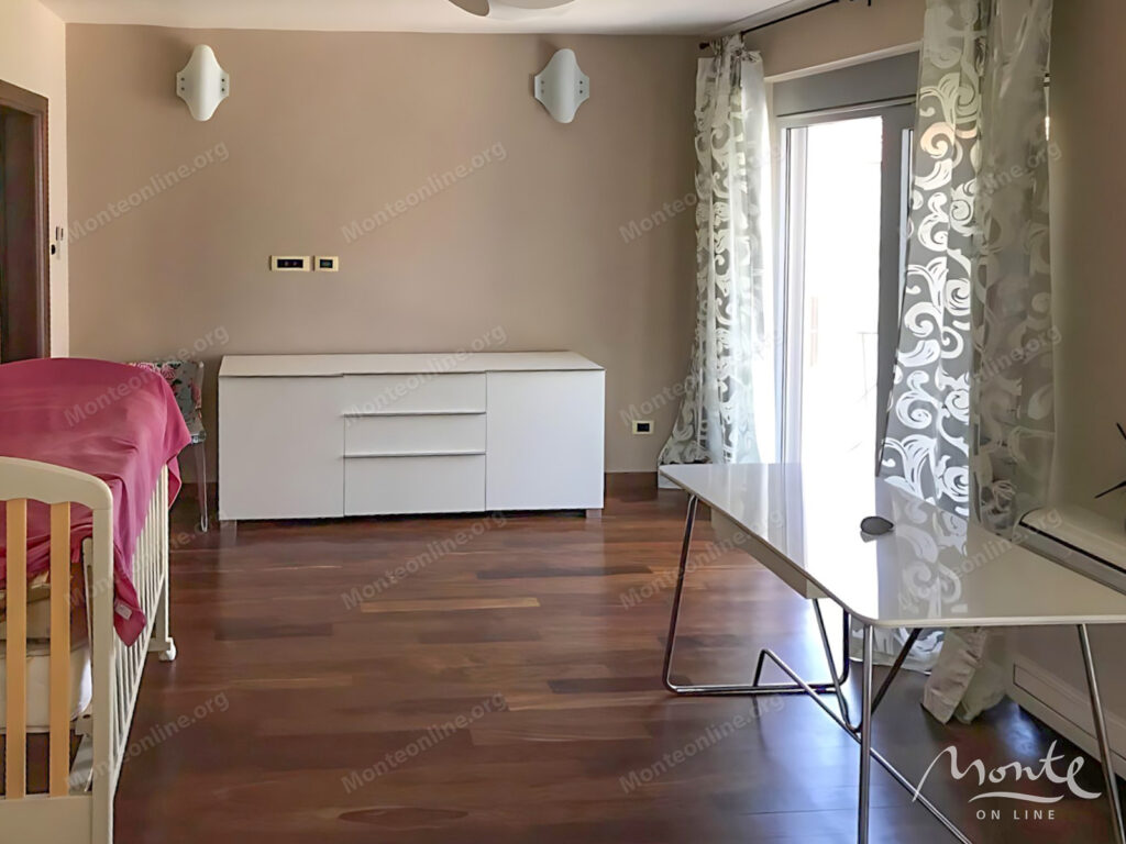 trehetazhnaya villa na 1 linii morya s gostevym domikom 09