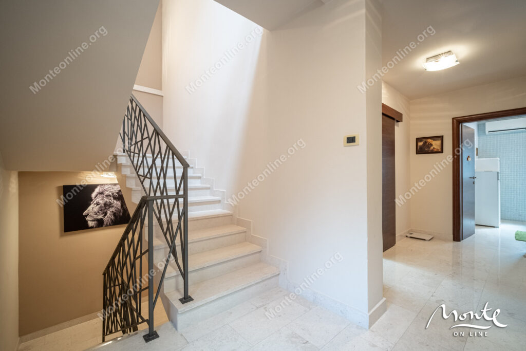 Three-story villa on the first line of the sea with a guest house 10