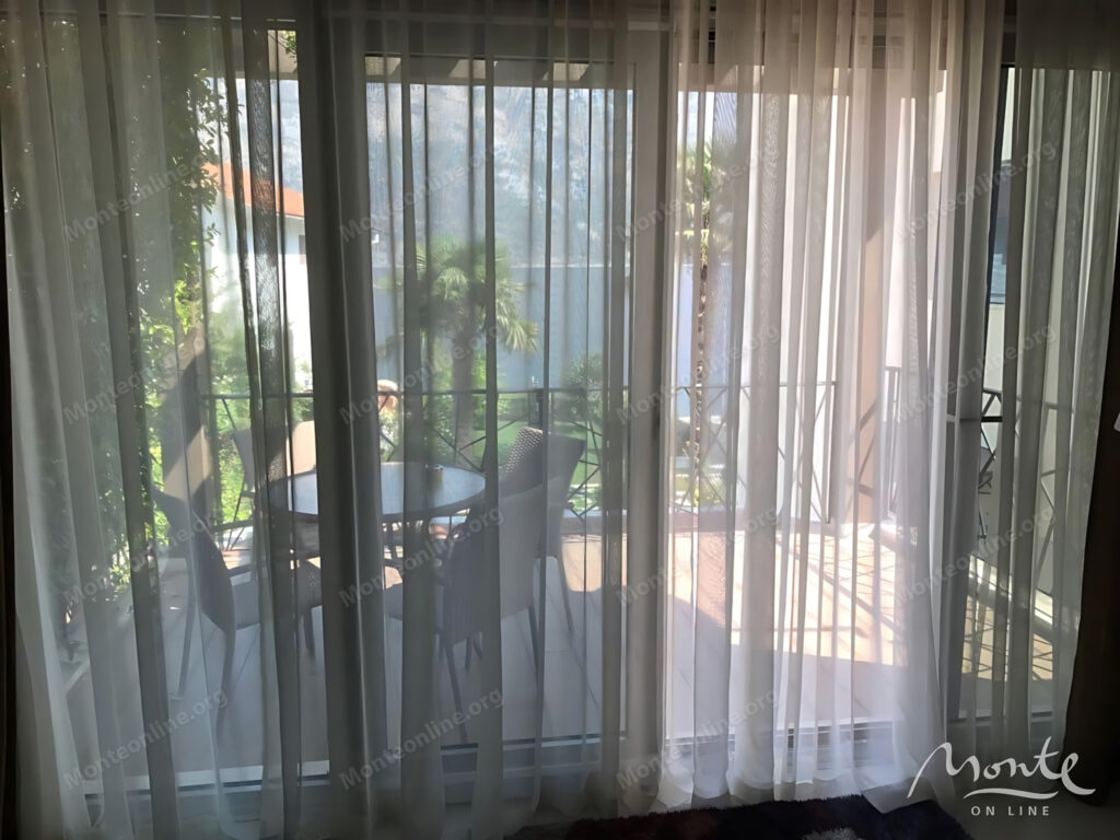 trehetazhnaya villa na 1 linii morya s gostevym domikom 11