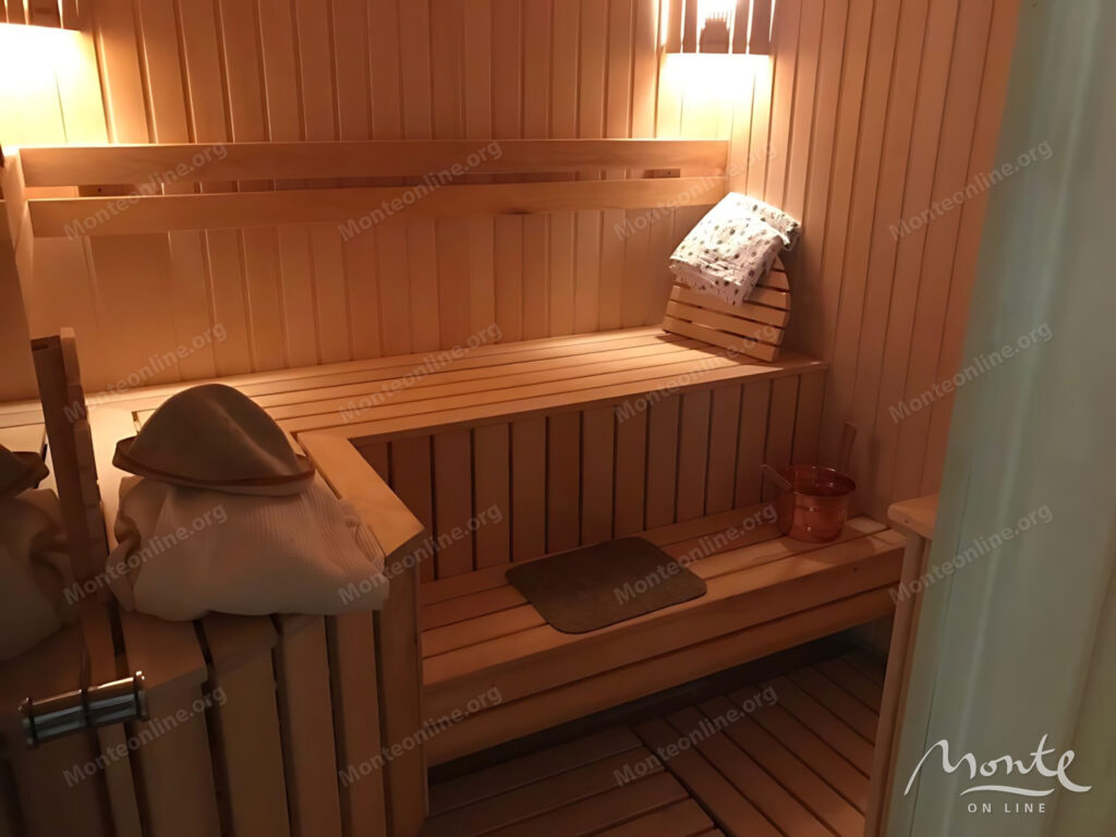 trehetazhnaya villa na 1 linii morya s gostevym domikom 12