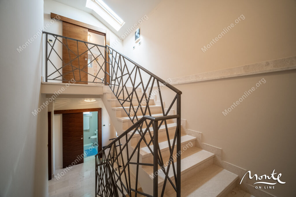 Three-story villa on the first line of the sea with a guest house 20