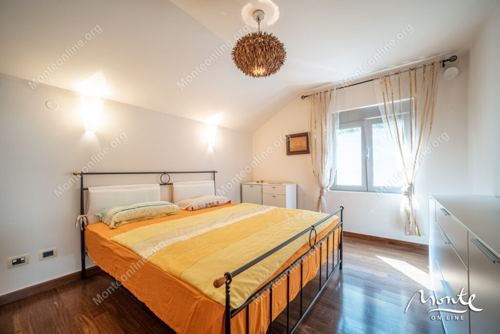 Three-story villa on the first line of the sea with a guest house 22