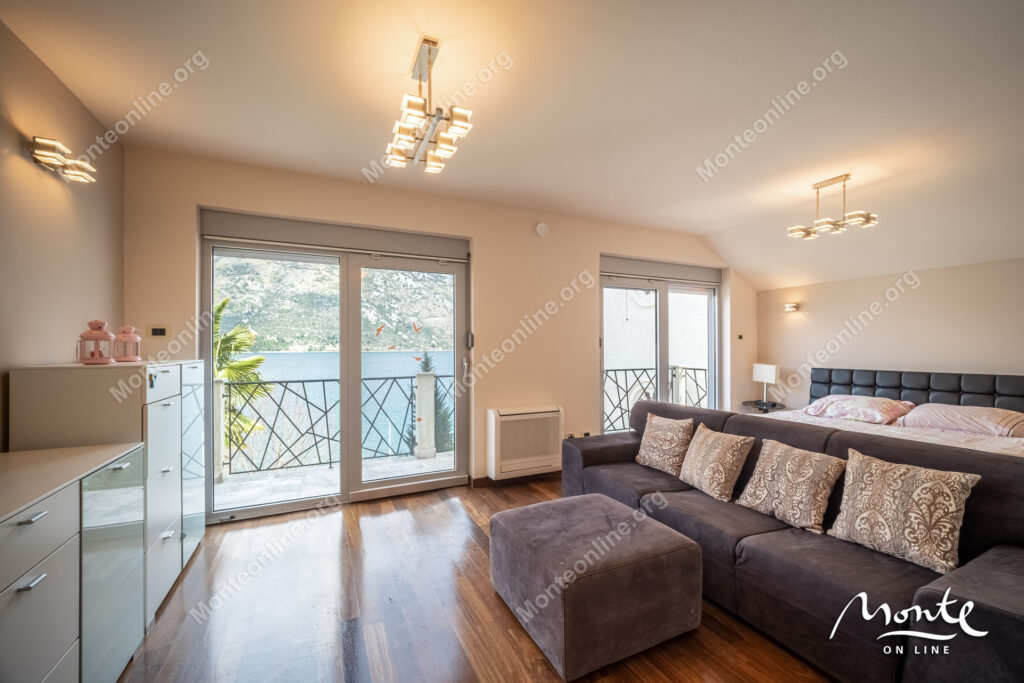 Three-story villa on the first line of the sea with a guest house 24