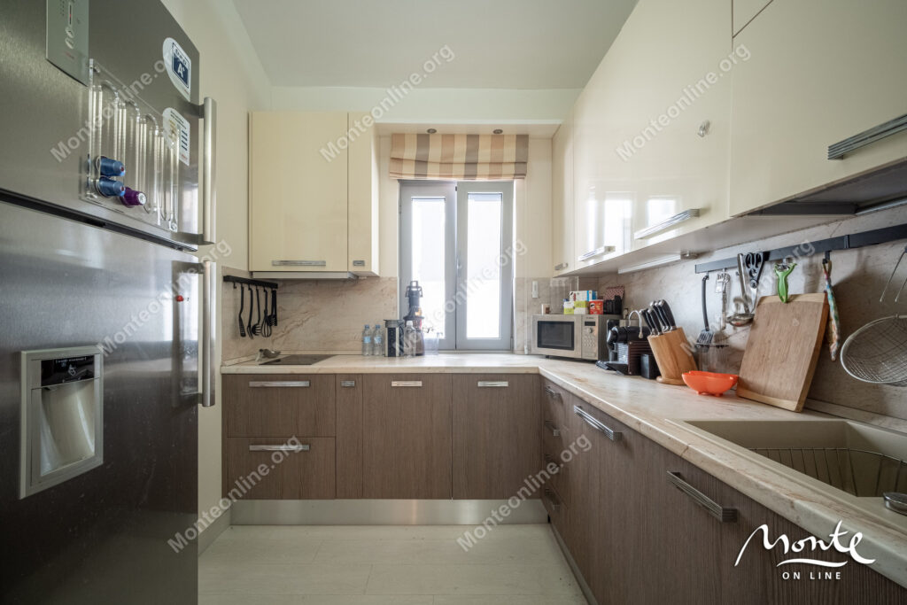 Three-story villa on the first line of the sea with a guest house 26
