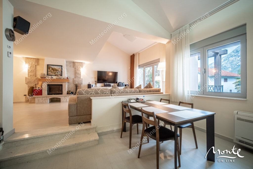 Three-story villa on the first line of the sea with a guest house 27