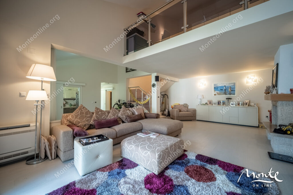 Three-story villa on the first line of the sea with a guest house 34