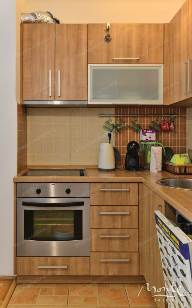 uyutnaya kvartira s 1 spalnej v klubnom dome s bassejnom v budve 09