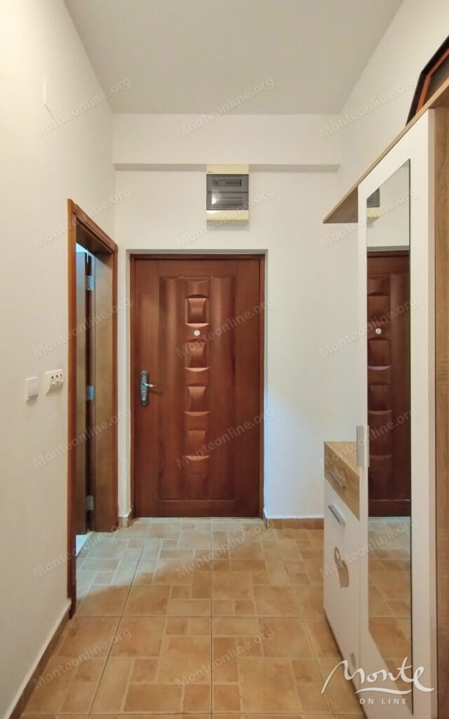 uyutnaya kvartira s 1 spalnej v klubnom dome s bassejnom v budve 13