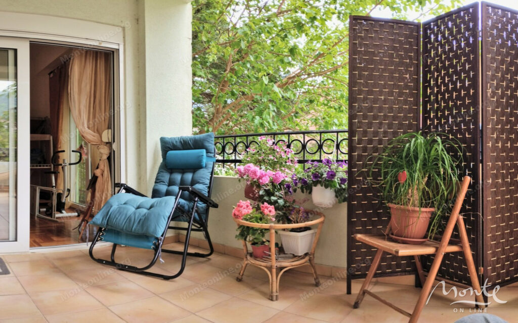 uyutnaya kvartira s 1 spalnej v klubnom dome s bassejnom v budve 16