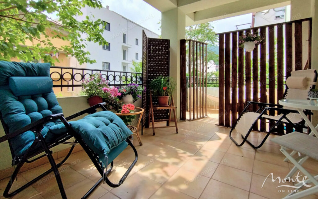 uyutnaya kvartira s 1 spalnej v klubnom dome s bassejnom v budve 19