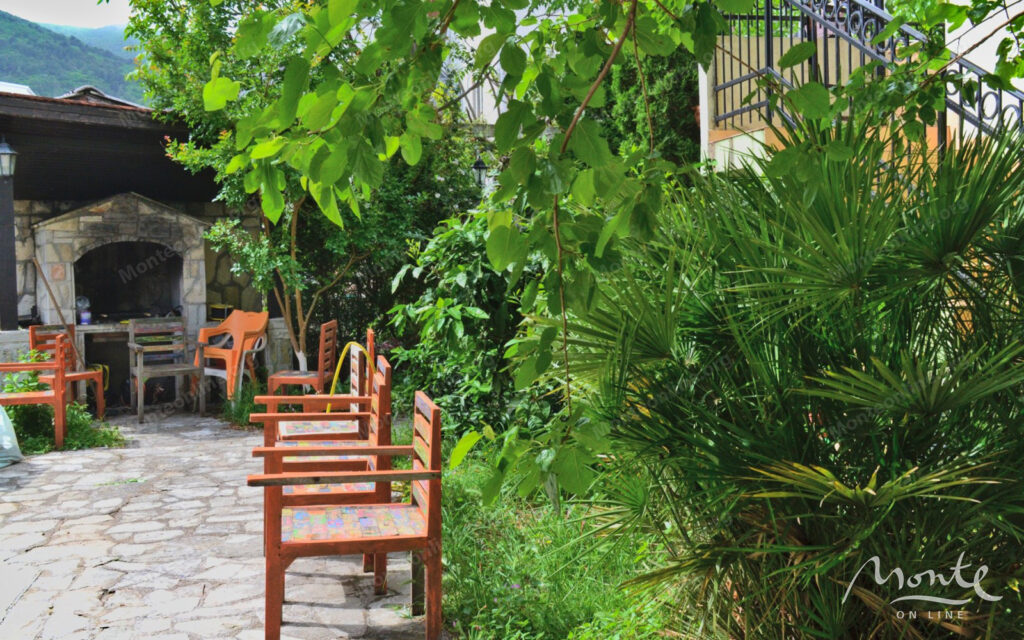 uyutnaya kvartira s 1 spalnej v klubnom dome s bassejnom v budve 24