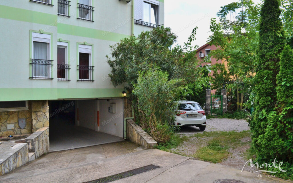 uyutnaya kvartira s 1 spalnej v klubnom dome s bassejnom v budve 27