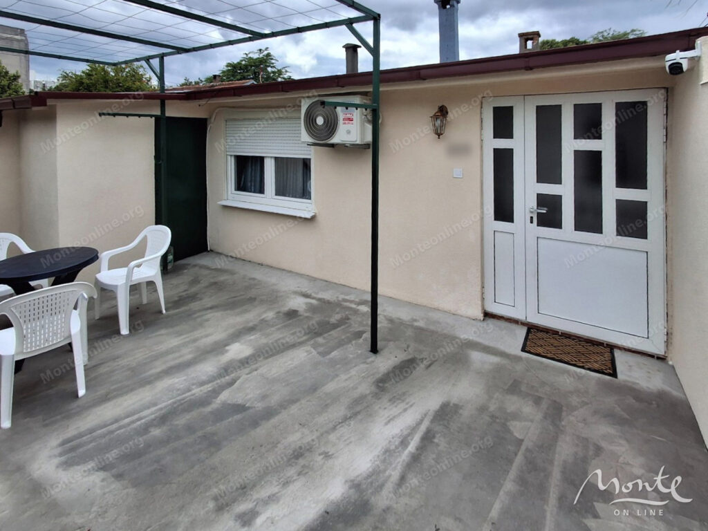 dom na otlichnoj lokaczii s razvitoj infrastrukturoj v podgoricze 01