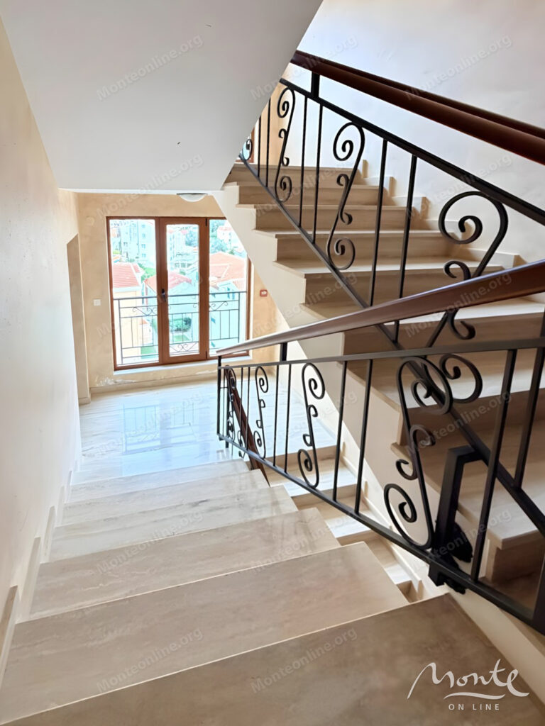 kvartira s 1 spalnej s panoramnym vidom na more v gorode petrovacz 10