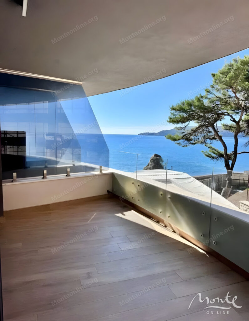 kvartira s 1 spalnej s vidom na more na pervoj linii v rafailovichah 01