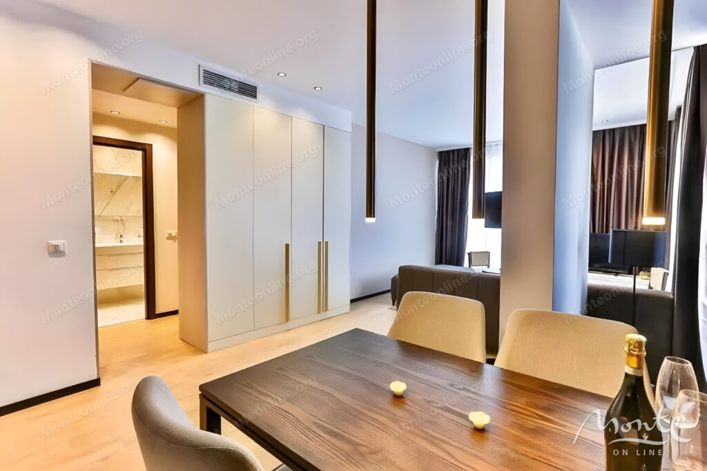 kvartira s 1 spalnej s vidom na more na pervoj linii v rafailovichah 06