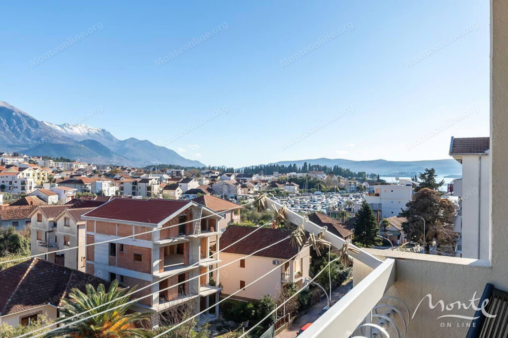 Luksuzni dvosobni dupleks apartman u centru Tivta 01