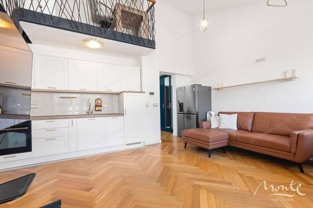 Luksuzni dvosobni dupleks stan u centru Tivta 03