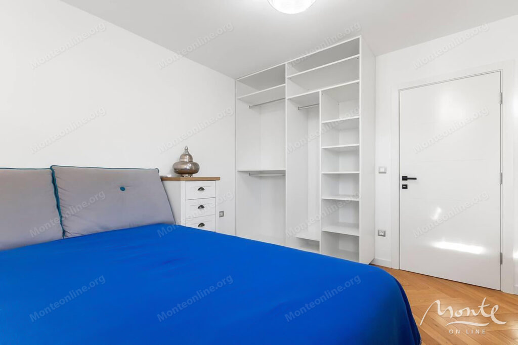 Luksuzni dvosobni dupleks apartman u centru Tivta 07