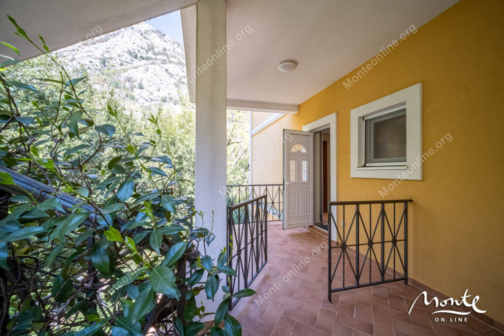 panoramnyj apartament s 1 spalnej v komplekse s bassejnom orahovacz 35