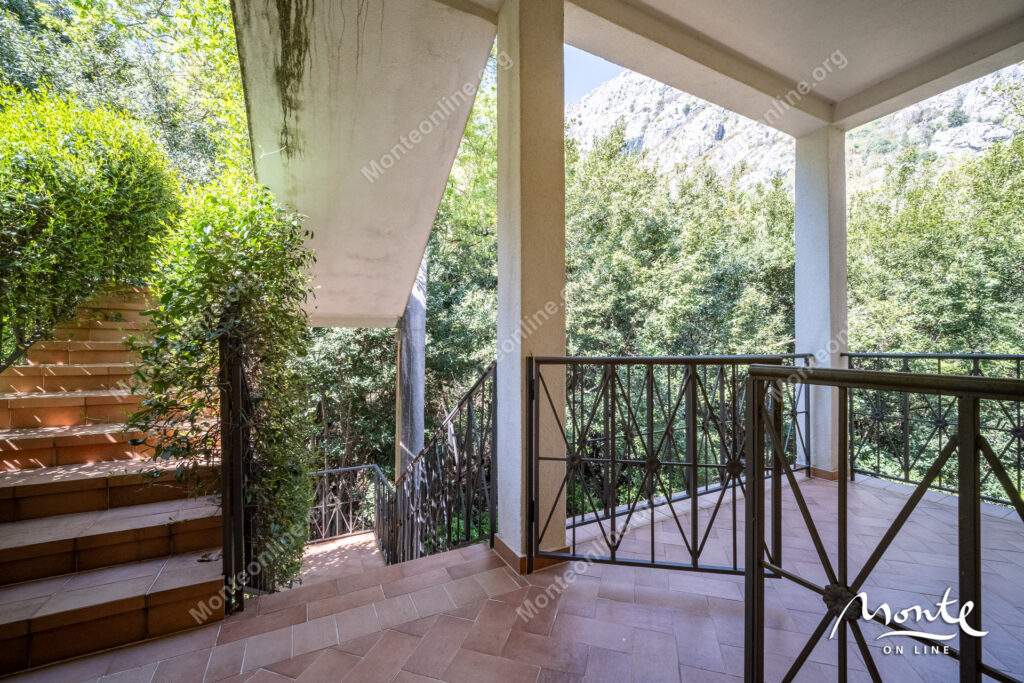 panoramnyj apartament s 1 spalnej v komplekse s bassejnom orahovacz 36