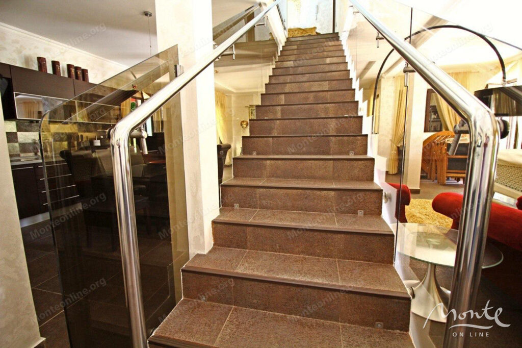 prostornyj 2 etazhnyj dom s bassejnom v herczeg novi 20