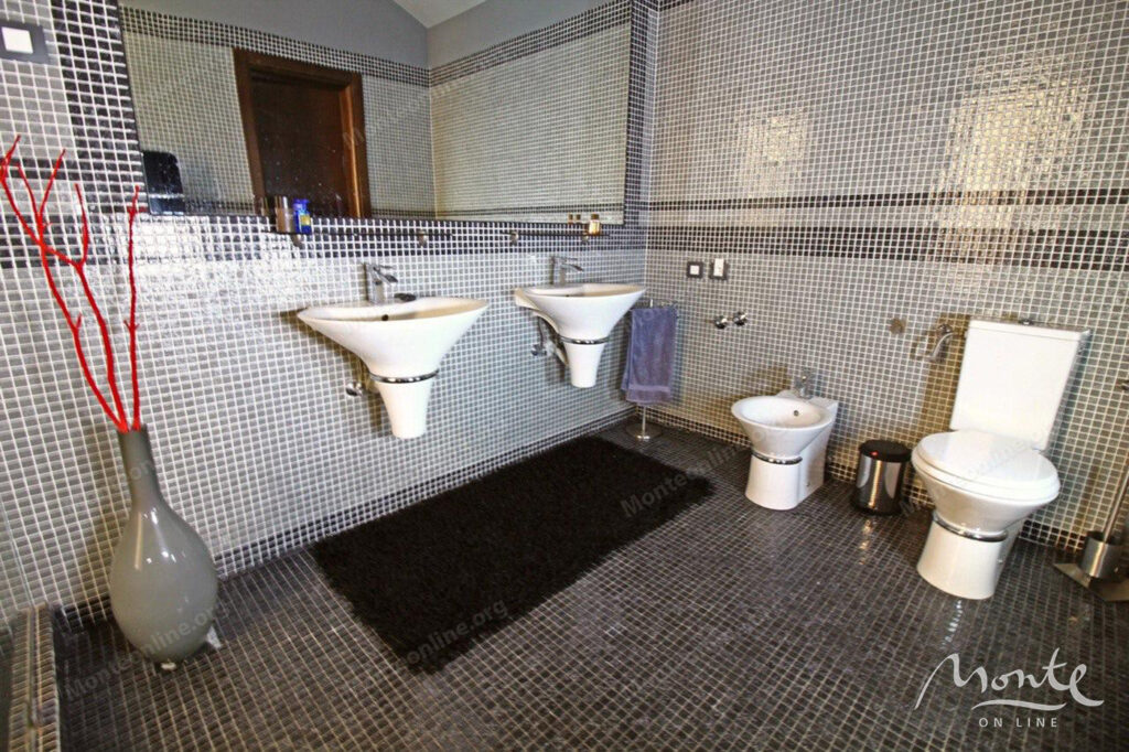 prostornyj 2 etazhnyj dom s bassejnom v herczeg novi 23