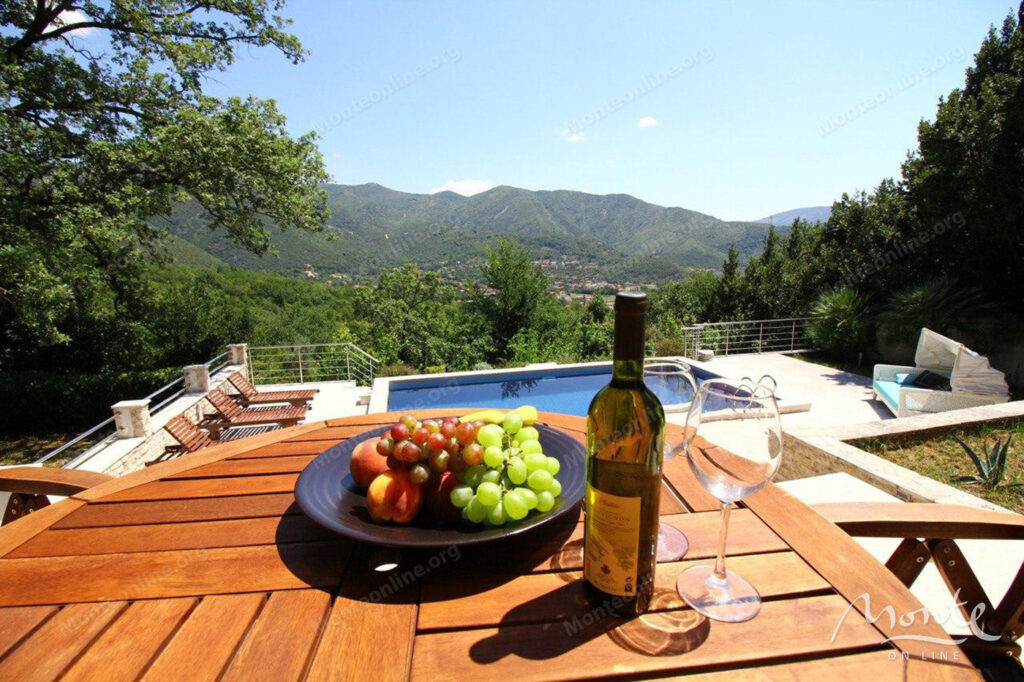 prostornyj 2 etazhnyj dom s bassejnom v herczeg novi 31