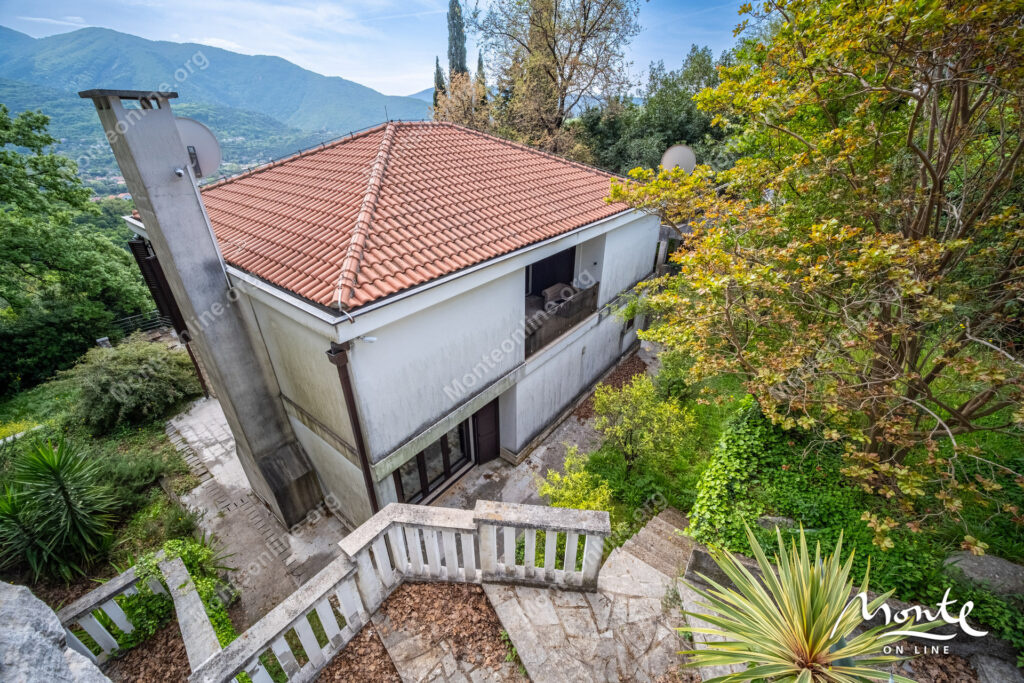prostornyj 2 etazhnyj dom s bassejnom v herczeg novi 39