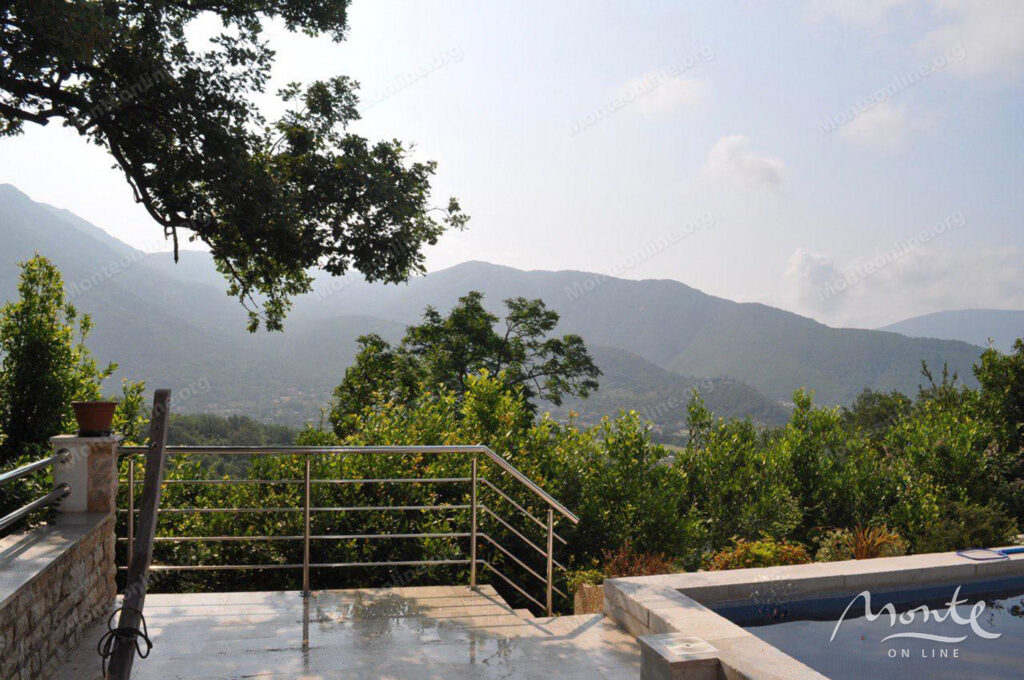 prostornyj 2 etazhnyj dom s bassejnom v herczeg novi 42