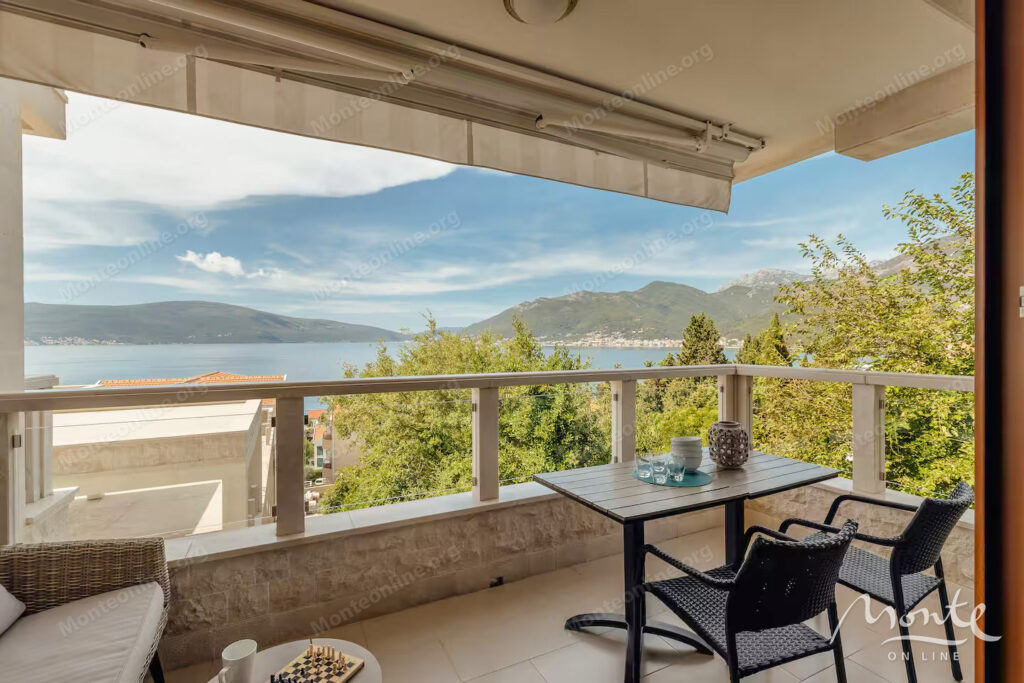 Luksuzni apartman sa 2 spavaće sobe i panoramskim pogledom na zaliv i Porto Montenegro 01