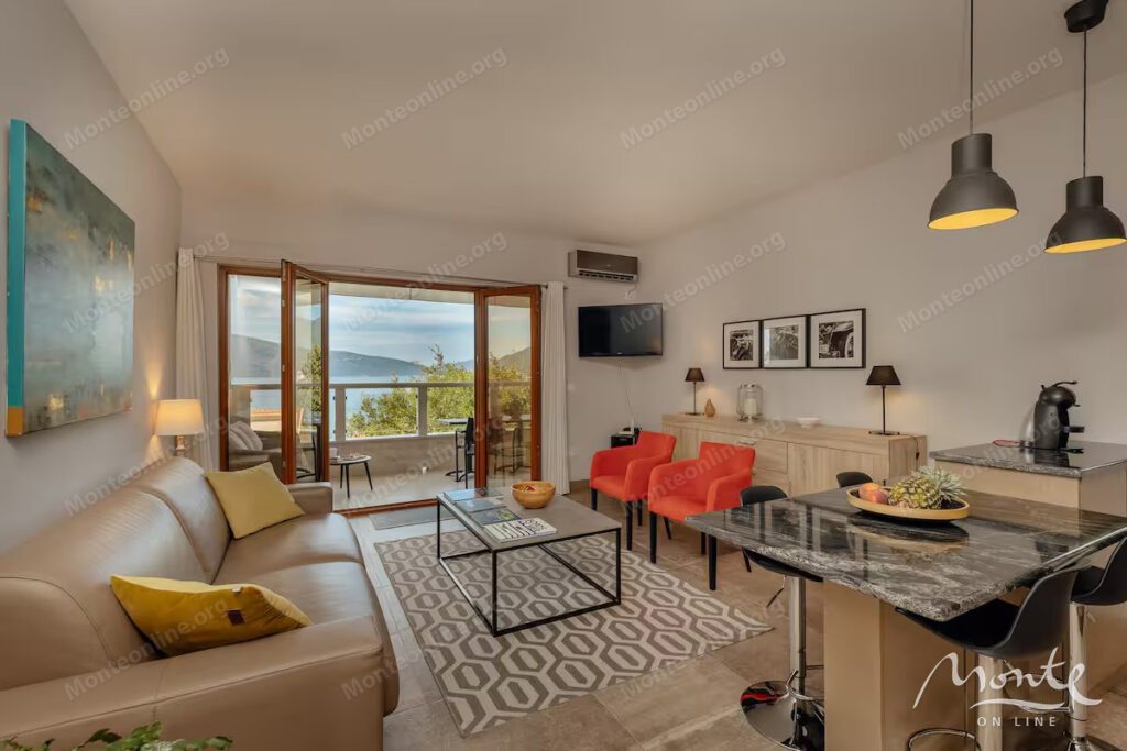 Luksuzni apartman sa 2 spavaće sobe i panoramskim pogledom na zaliv i Porto Montenegro 02