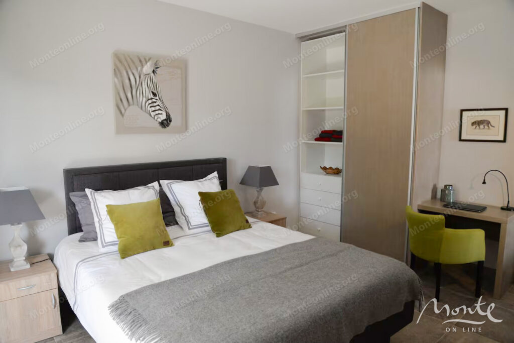 Luksuzni dvosobni apartman sa panoramskim pogledom na zaliv i Porto Montenegro 09