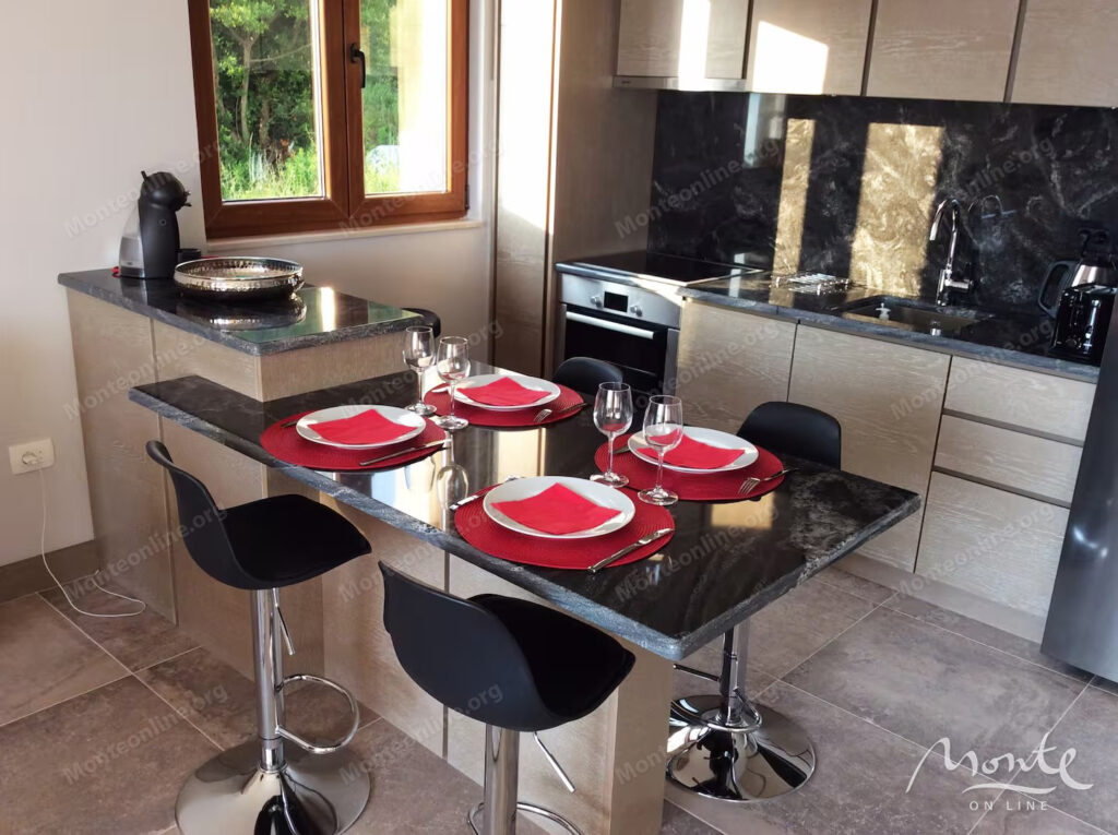 Luksuzni dvosobni apartman s panoramskim pogledom na zaljev i Porto Montenegro 11