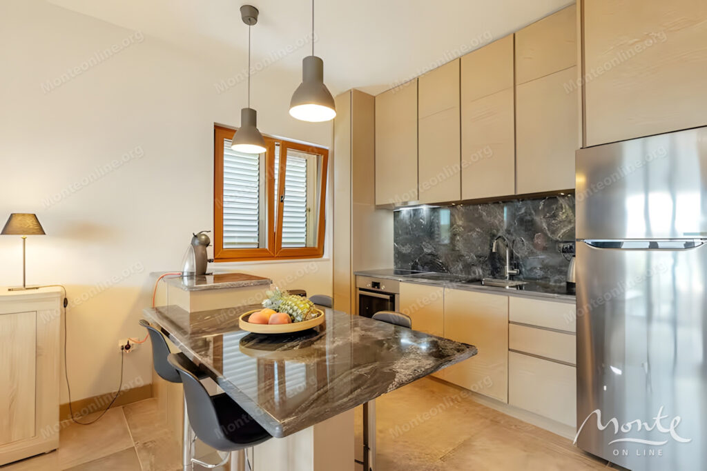 Luksuzni dvosobni apartman s panoramskim pogledom na zaljev i Porto Montenegro 13