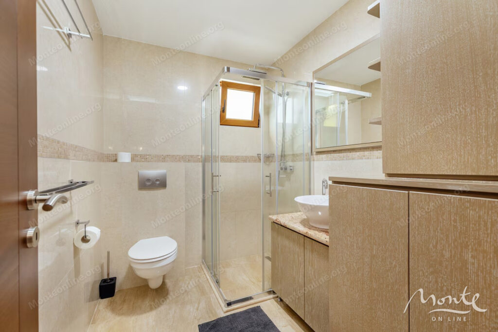 Luksuzni dvosobni apartman s panoramskim pogledom na zaljev i Porto Montenegro 15