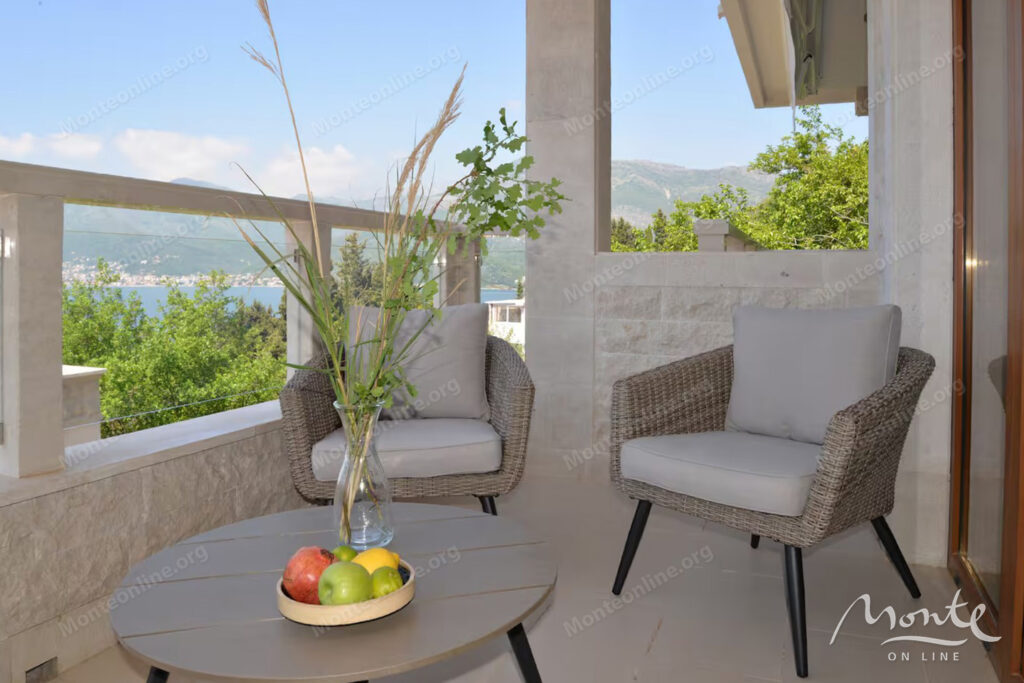 Luksuzni apartman sa 2 spavaće sobe i panoramskim pogledom na zaliv i Porto Montenegro 23